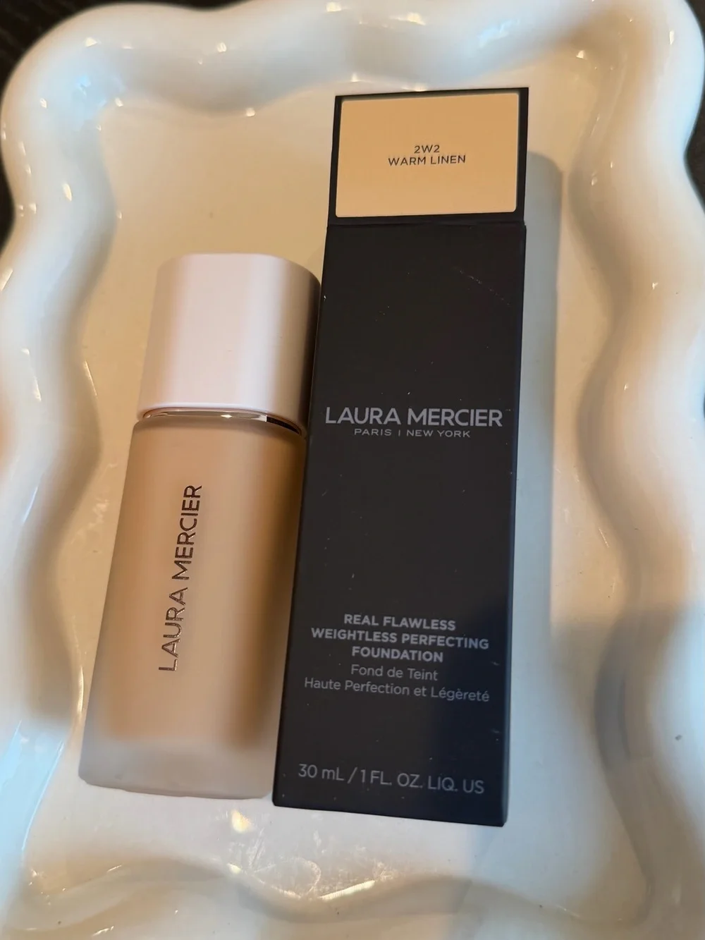NIB 2W2 Laura Mercier Real Flawless Weightless Perfecting Foundation